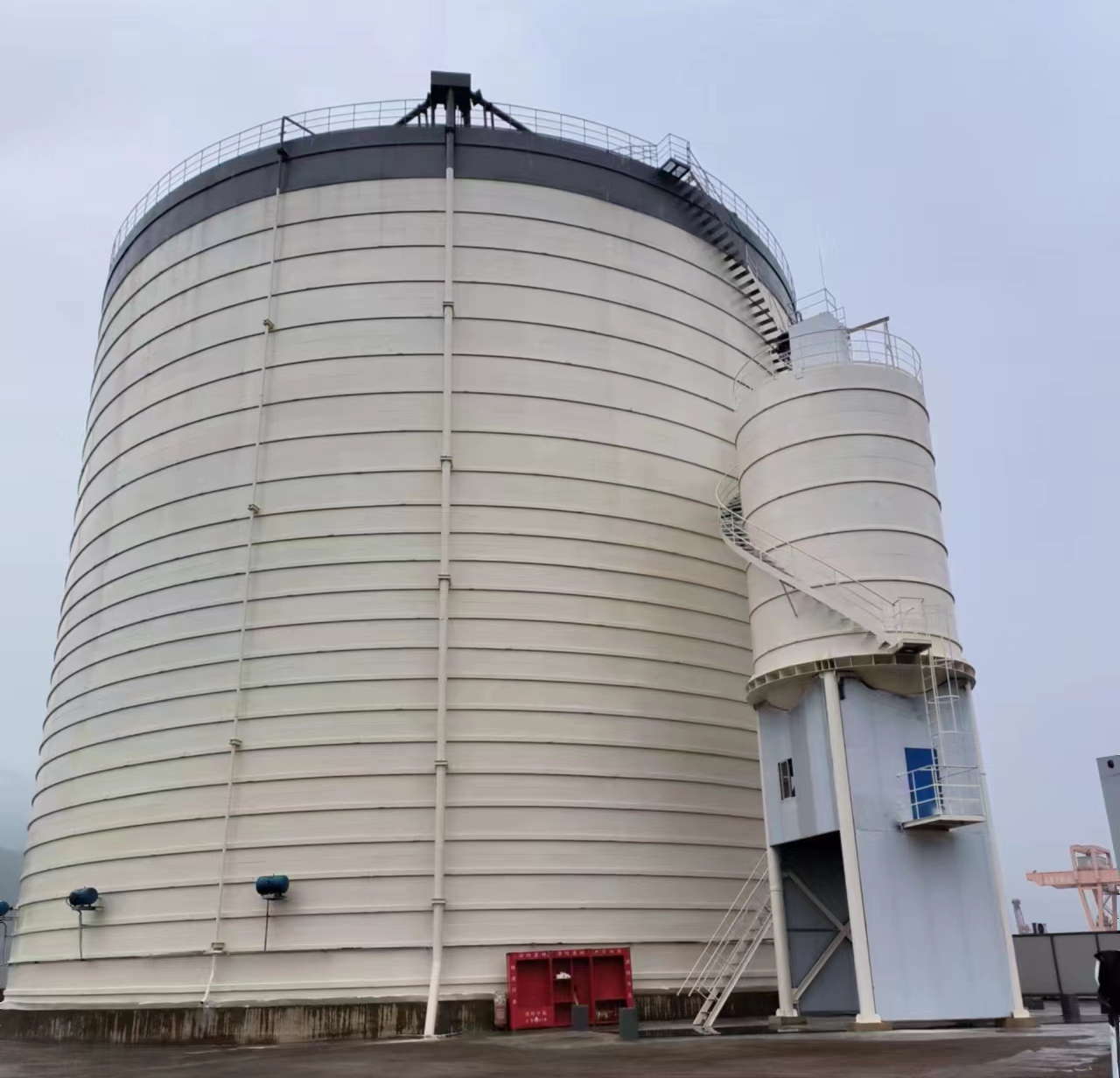 峨蔓镇10万吨水泥钢板库